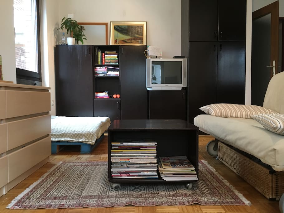 Are you a fan of interior design magazines from a while ago? Then this is a match made in heaven.