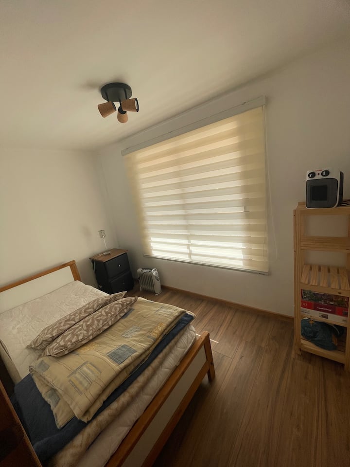 سرير بمقعد واحد