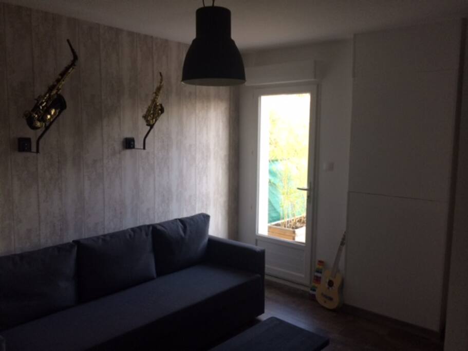 Chambre d'amis avec canapé convertible.
