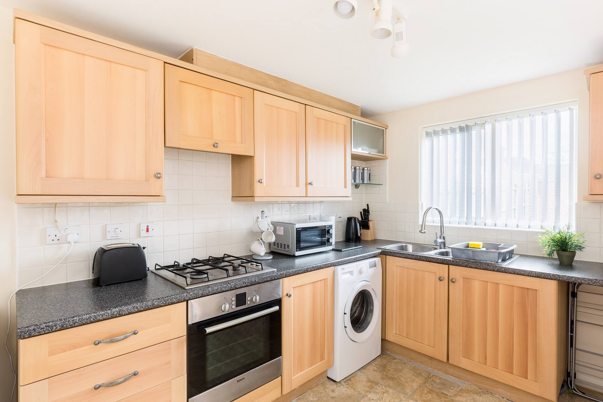 5 bed house with free parking in quiet location — zdjęcie 3