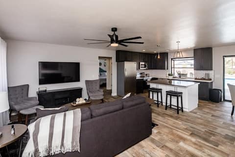 Top Airbnb: Beautiful Lake House Half Mile From London Bridge in Lake Havasu City