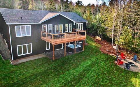 Destination Lake House - Hot tub