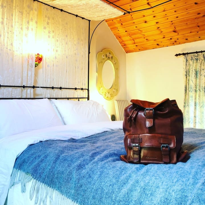 drop your cases and relax ! Bedroom 1 with 4 poster kingsize bed with soft mattress topper. 2 windows , a skylight ( with built in black out blind ) and WHB