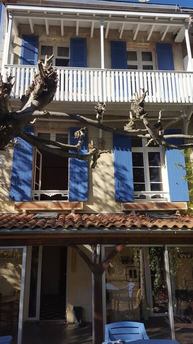 La façade "côté jardin"...