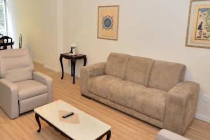 Copacabana 3 quartos até 8 pessoas 100m da praia