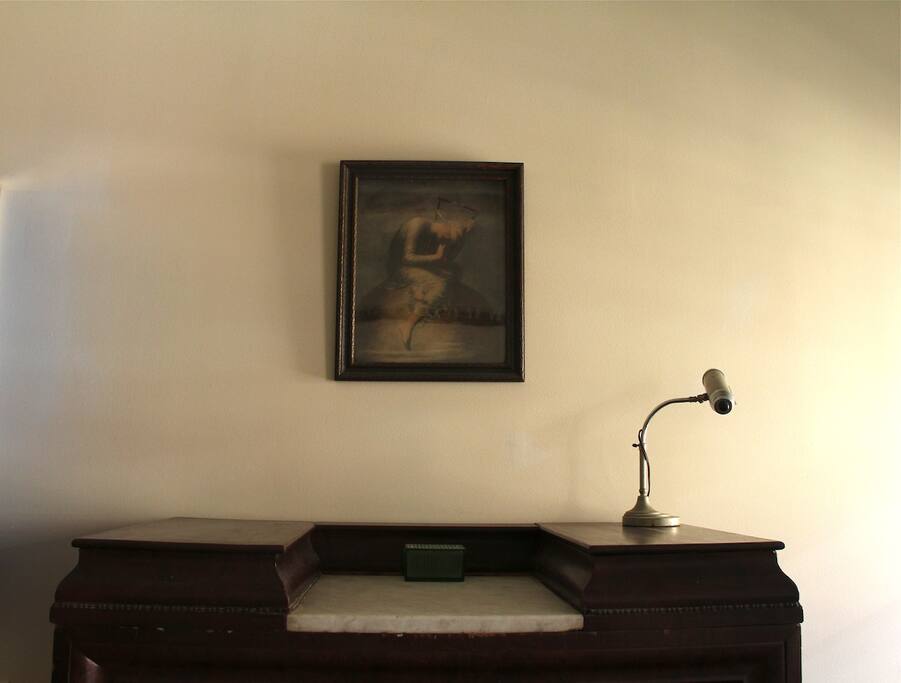 dresser guest room