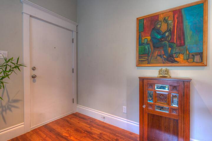 Circa 1899 Luxe Spa House – Walk DT gallery image 5