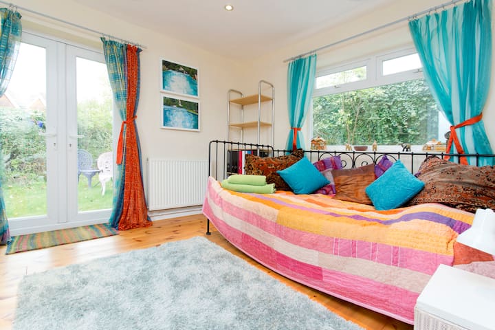 Private Garden Room in Brighton