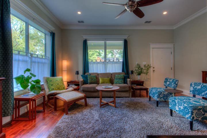 Circa 1899 Luxe Spa House – Walk DT gallery image 2