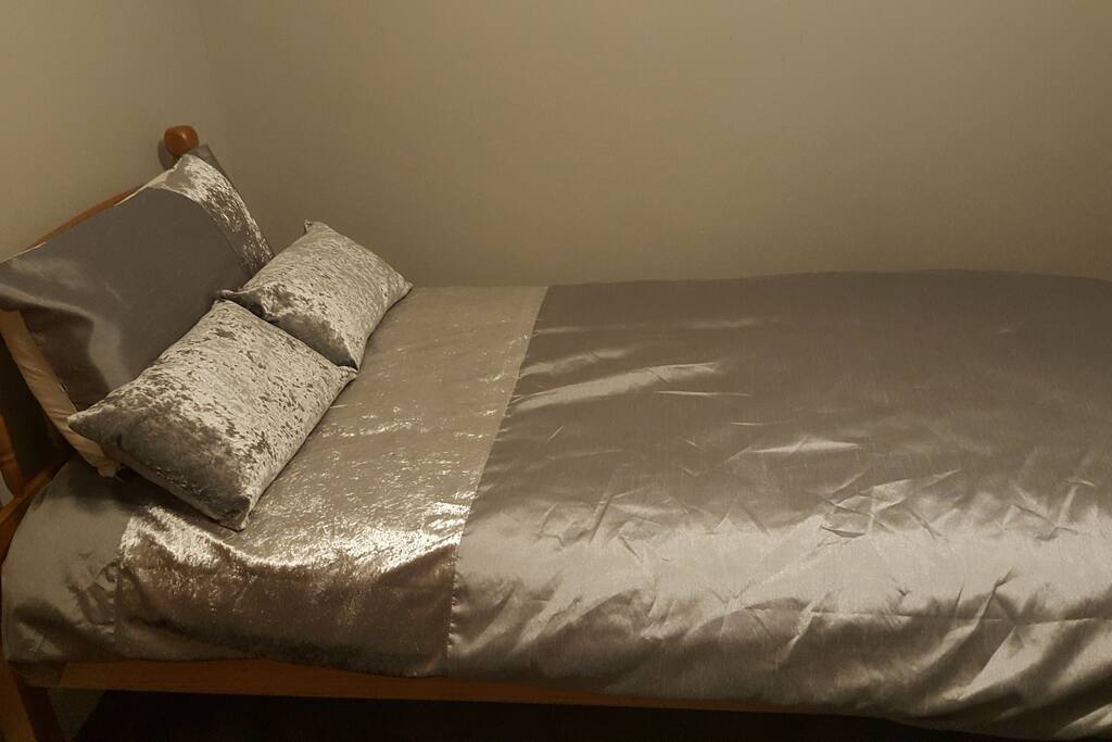 lovely Comfortable single bed