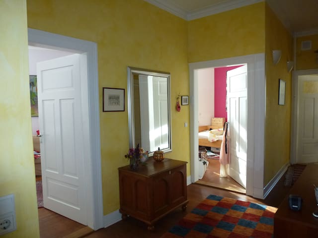 cosy private room close to centre with breakfast