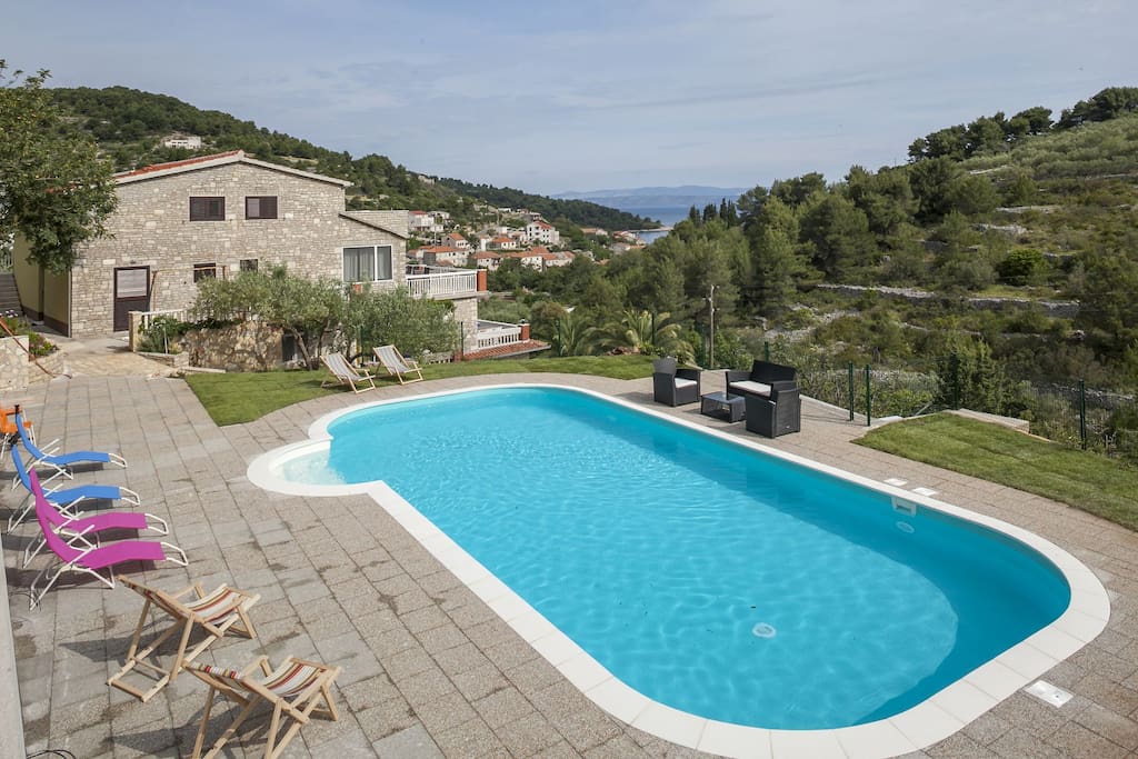swimming pool (house and surroundings)