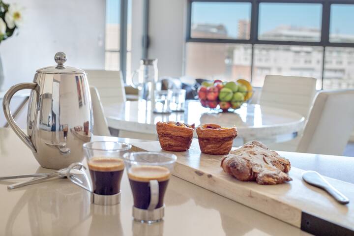 Luxe Three Bedroom Apartment In the Heart of CBD gallery image 4