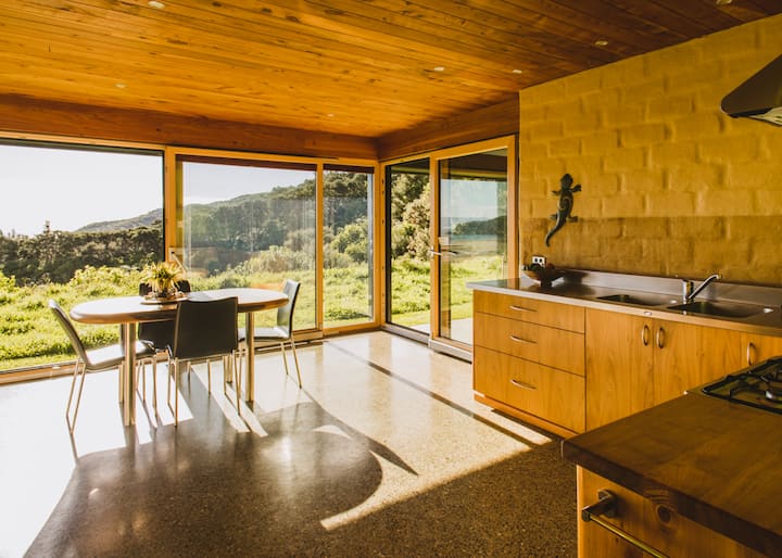 Little Greenie, Ecohouse, Golden Bay Houses for Rent in Wainui Bay