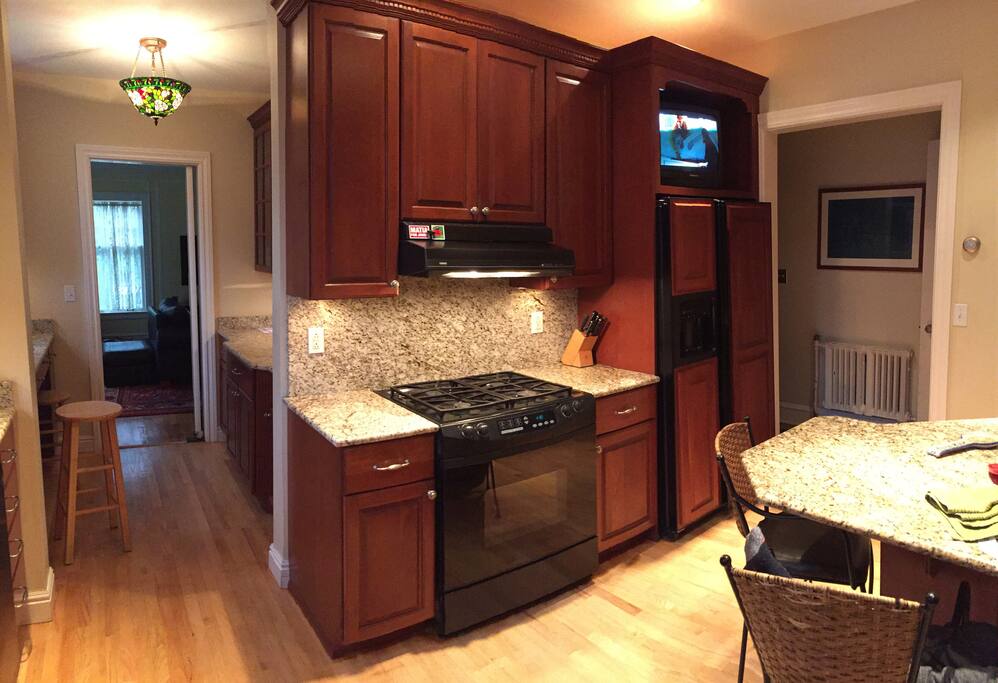 Beautiful modern kitchen. Granite!