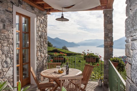 Top performing Airbnb: House with fantastic view of La Valenzana (Amelia) in Gravedona Ed Uniti