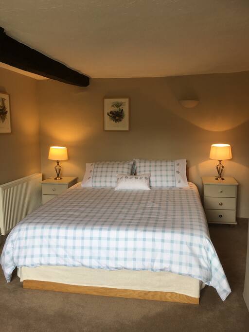 Super Kingsize Bed in Master Bedroom