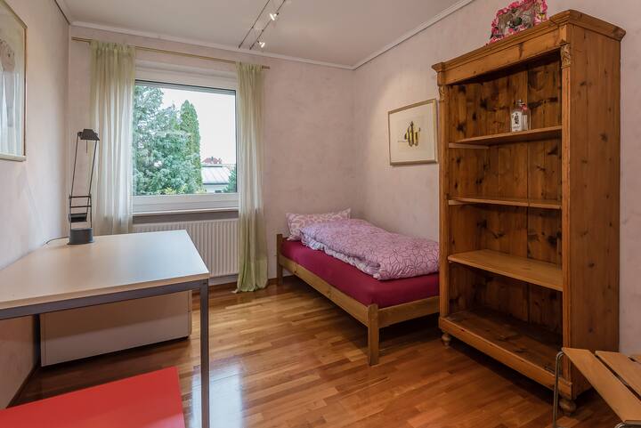 Quiet and Relaxing Rooms with own Bath for 3People