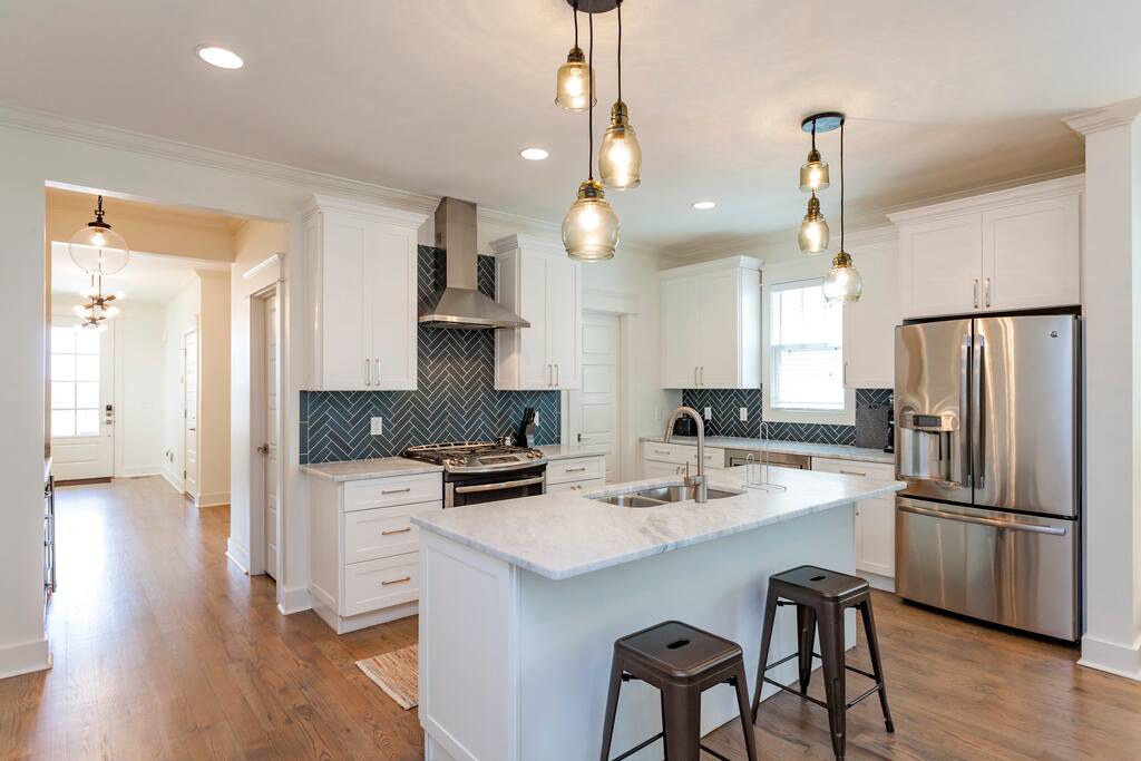 There are 3 bedrooms, a bonus room, and 2.5 bath in this beautiful home. There are 5 queen beds and a sofa bed. The house can sleep 10 VERY comfortably.
Permit #2016024195