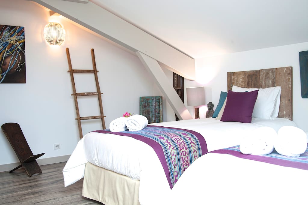 Jeffrey's Bedroom /
2 single beds adaptable in 1 double bed
1st Floor