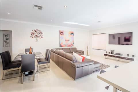 ☆ Relax on Raleigh 1 ☆ Family Home