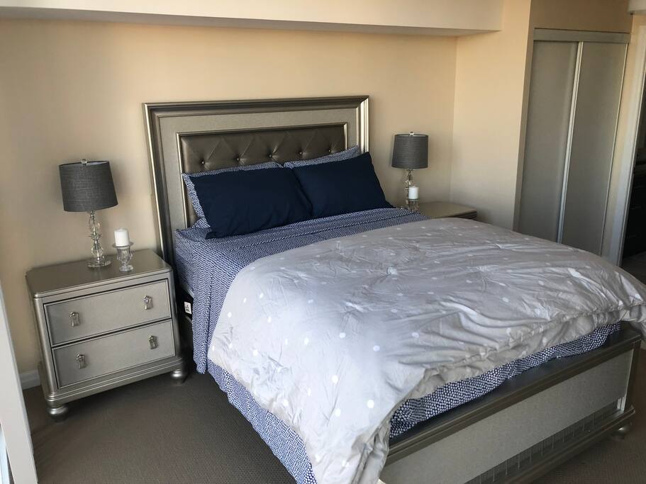 Queen size Serta 150 super pillow-top luxury firm mattress