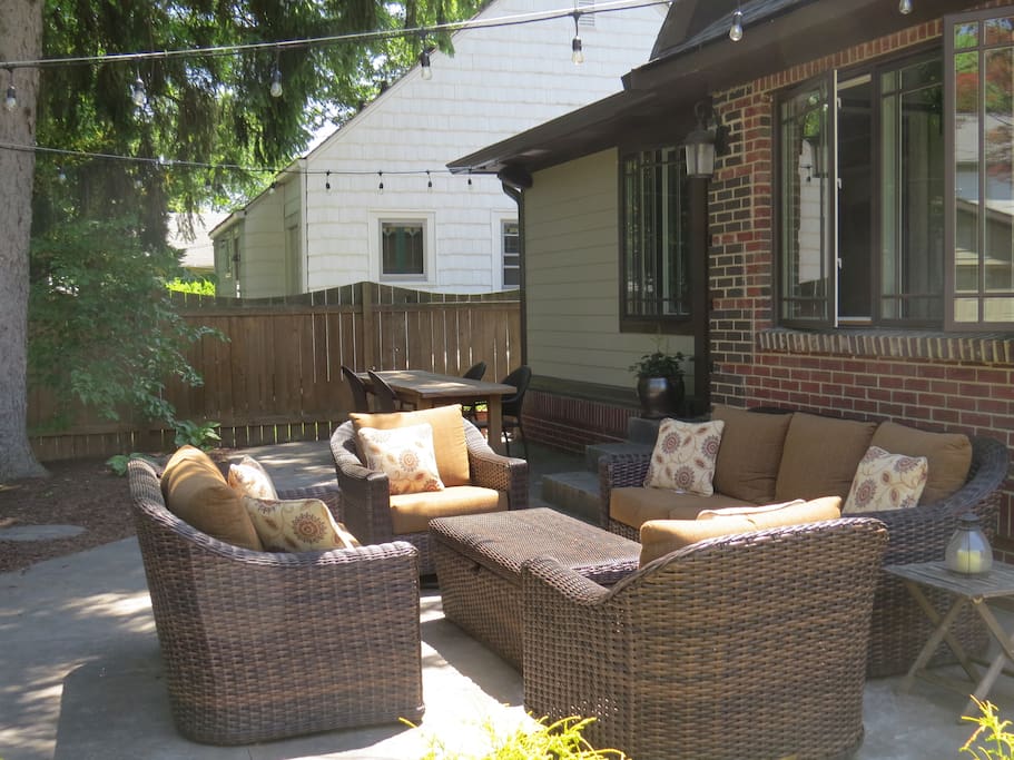 Great outside sitting area