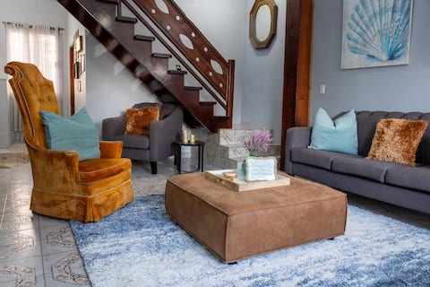 Rusty Blue 3/2.5 Modern House by Airport Sleeps 14