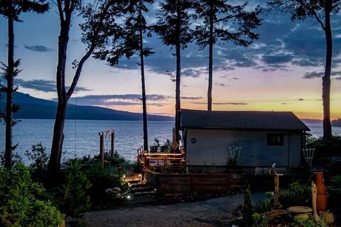 Historic Discovery Bay Beach Cabin Stunning Views