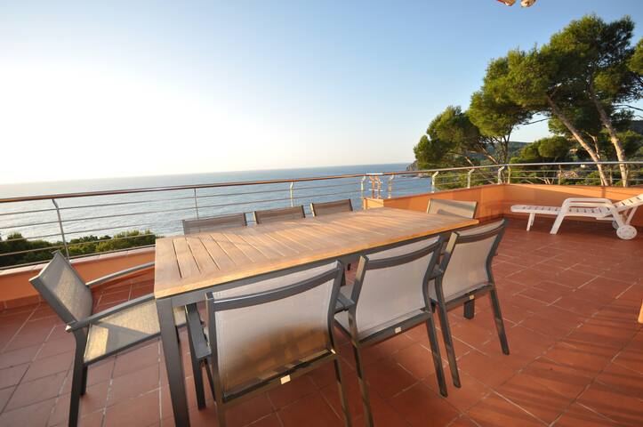 Penthouse in front of the sea-210M2 gallery image 5