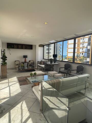 Beach Block Penthouse | Ocean View & Walk to bars gallery image 2