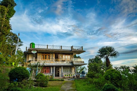 HillTop Hideaway Inn