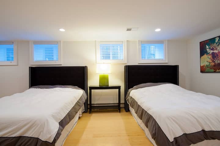 También hay mucha luz natural en el dormitorio.