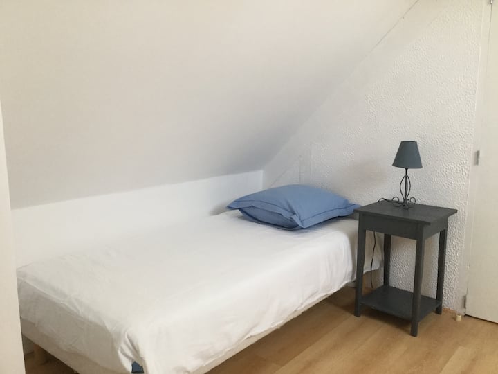 Na vrhu stepenica prostor s 2 kreveta 90 x 190