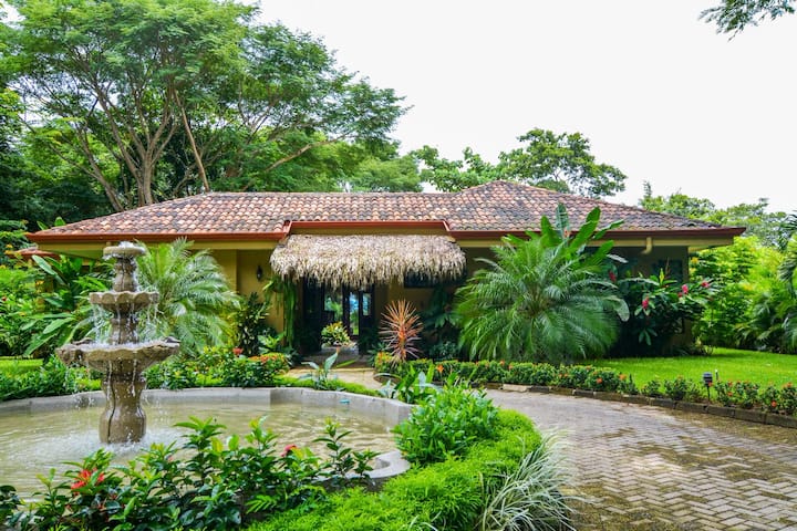 Beach and Mountain Luxury home — 2 bedroom vacation rental in Puntarenas Province