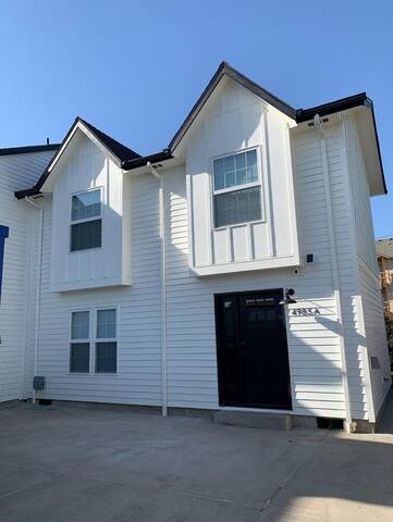 Cozy PNW 2 bedroom unit gallery image 4