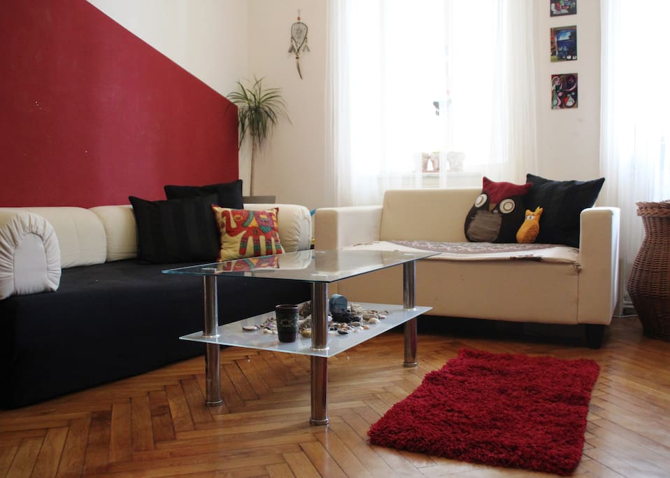you have entrance to: bedroom, bathroom, toilet, kitchen
(and you´ll be living together with my two lovely roommates)
