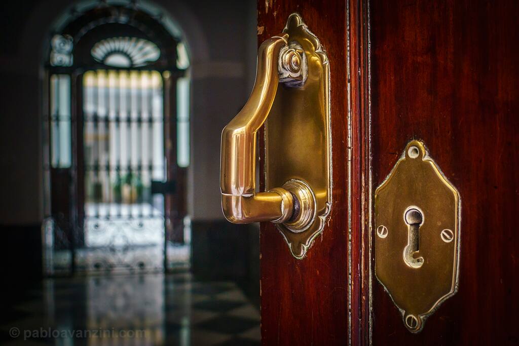 Door knocker at the entrance to building. Dating from the restoration carried out by Master Don Pablo José Artuña in 1863