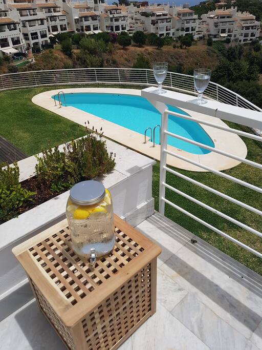 Piscina frontal