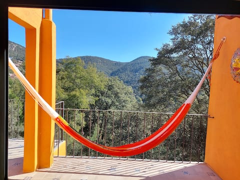 Popular Airbnb listing: Casa la Ranita: Views, light and interior fireplace in Guanajuato