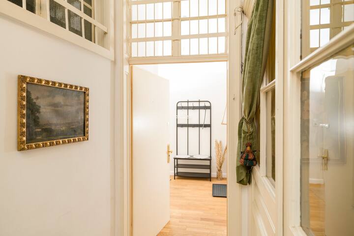 Family Apartment Mariahilf gallery image 4