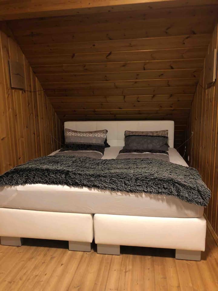 חדר 2 בקומה העליונה