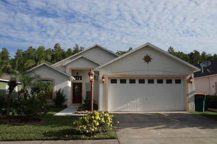 Hidden Treasure -Beautiful Pool Home - Sleeps 6
