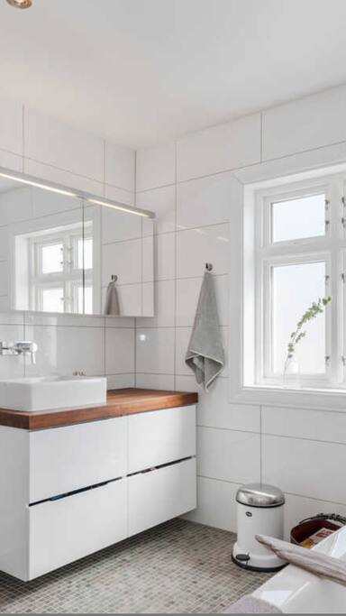 Bathroom 1 on second floor
