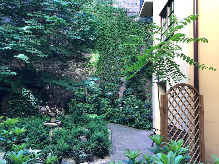 OLD TOWN STUDIO 5 min walk > MAIN train/bus/square