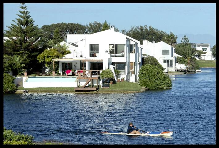 Spacious holiday home on lagoon