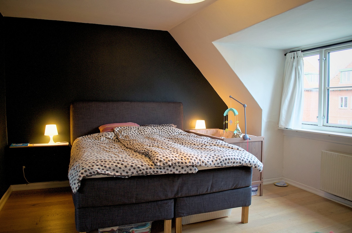 ห้องนอน 1 (เตียงขนาด 180 ซม.) พร้อมเตียงขนาด 90 ซม. (ไม่แสดงในรูป)