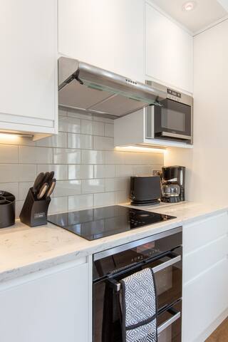 Minimalist Flat in Renovated Heritage Building gallery image 3