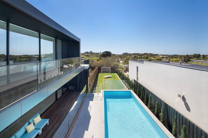Location! Location! BLAIRGOWRIE LUXURY BEACH HOUSE gallery image 3