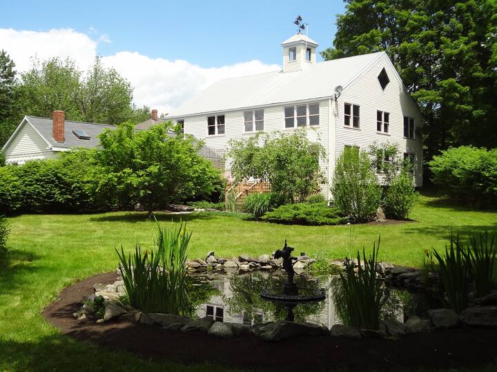 Barn Apartment on Small Organic Farm near Beaches Farm stays for Rent